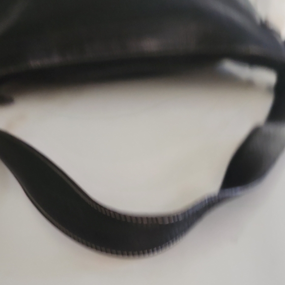 Brighton Pebbled Leather Shoulder Bag With Beautiful Silver Hardware - Picture 10 of 15